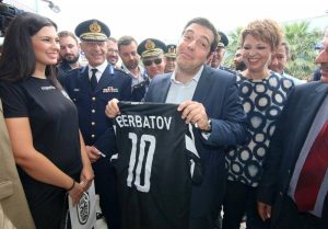 Με φανέλα Μπερμπάτοφ ο Τσίπρας!