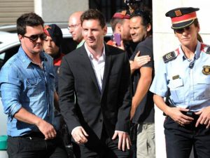 Ο Μέσι και ο πατέρας του στο δικαστήριο (photos & video)