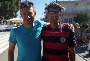 ΑΕ Σπάρτη: Ο Ιταλός δρομέας Ιβάν Κουντίν τερμάτισε στο Σπάρταθλον φορώντας τη φανέλα της «Βασίλισσας»