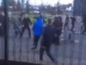 Οδομαχία στο Μάντσεστερ μετά το ντέρμπι (video)
