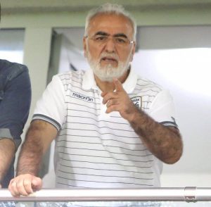 Τρελό κράξιμο οπαδών του ΠΑΟΚ σε Σαββίδη!
