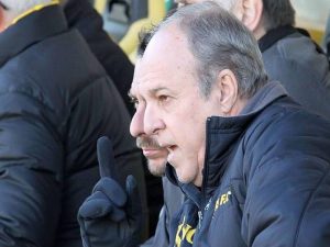 Κάμπος: «Φεύγω με ψηλά το κεφάλι»