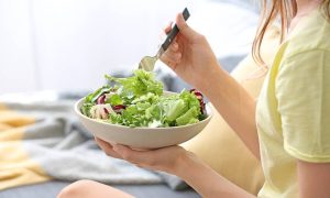 Πέντε απλοί τρόποι να περιορίσετε τις θερμίδες (vid)