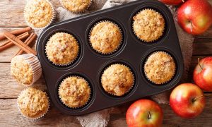 Υγιεινά muffins με μήλα (vid)