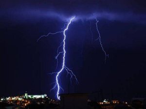 Σοκ στην Εύβοια, κεραυνός σκότωσε ποδοσφαιριστή!