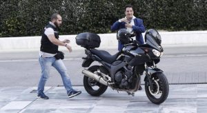 Ο Άδωνις ανεβαίνει δαιμονισμένα…