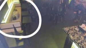 Το αφεντικό τον έπιασε να κοιμάται στη δουλειά – Η αντίδρασή του θα σας εκπλήξει (photos)