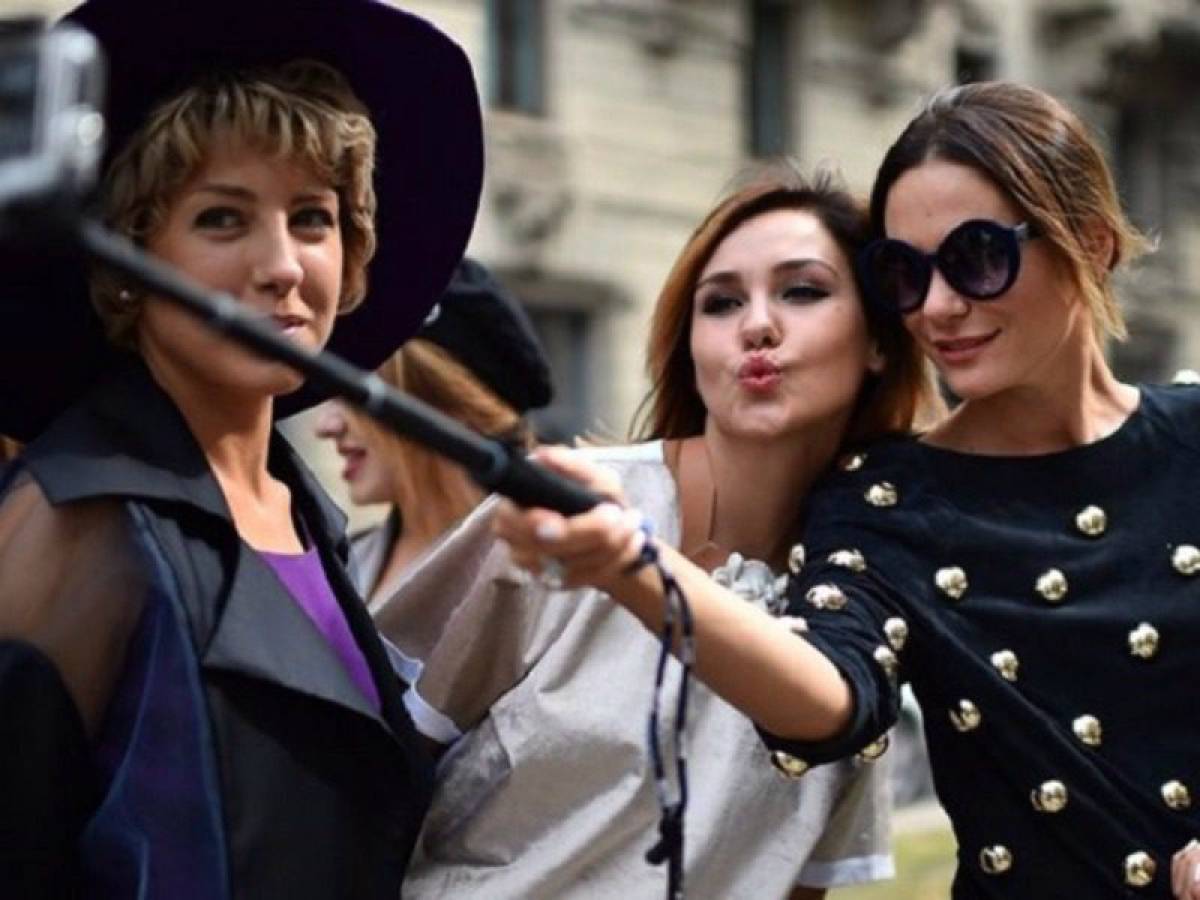Ξεχάστε τις selfies! Αυτή είναι η νέα τάση στις φωτογραφίες που κάνει πάταγο!