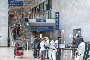 Δεν θα πιστεύετε ποιο σημείο είναι το πιο βρώμικο σ’ ένα αεροδρόμιο – Δεν είναι οι τουαλέτες (video)