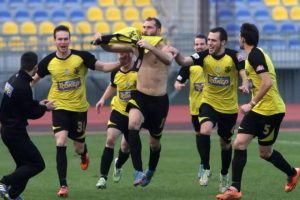 Απομακρύνεται ο στόχος της τριάδας για ΑΕΛ