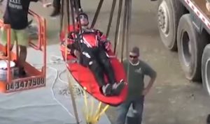 Δεν είναι καλά… Αυτός ο άνδρας έκανε αναπαράσταση τα Angry Birds (video)
