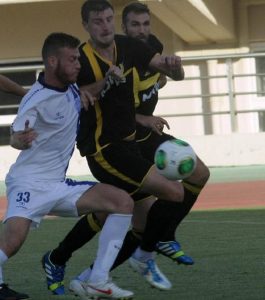 ΑΟΧ: Με το ένα πόδι Παπατζίκος, Καμπλιώνης