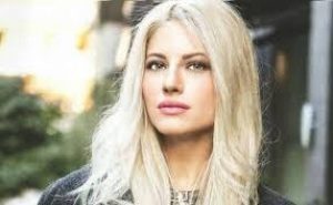 Η Αραβανή βγήκε στη σκηνή με κορμάκι!