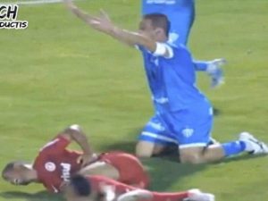 O Τσάκι Τσαν είναι Βραζιλιάνος και παίζει μπάλα! (video)