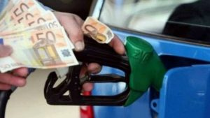 Επικός: Δες τι κόλπο έκανε και πλέον καίει μισή βενζίνη!
