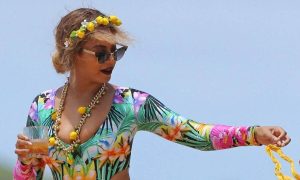 Η Beyonce χωρίς ρετούς στην παραλία (photo)