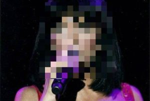 Ελληνίδα τραγουδίστρια συγκινεί μέσα απ’ το νοσοκομείο: «Θέλω μόνο να επανέλθει η φωνή μου»
