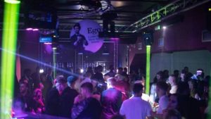 Club έβγαλε ανακοίνωση ψάχνοντας την… ιδιοκτήτρια ενός κόκκινου εσωρούχου (photo)