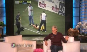 Η DeGeneres… και οι τραυματιοφορείς (video)