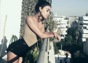 Η Ελένη Φουρέιρα τρέλανε τη Χάλκη με το στρινγκ της (photo)