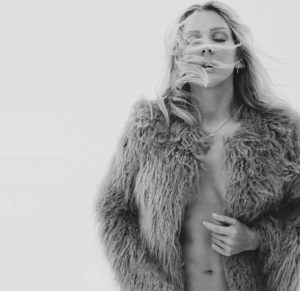 Η Ellie Goulding στην παραλία του Miami! (photo)