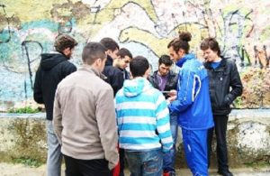 Επισκοπή: Μοίρασαν εισιτήρια σε σχολεία