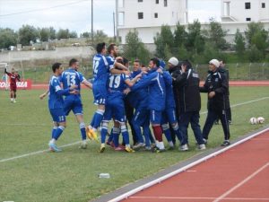 Επισκοπή: Τρίποντο με φόντο τα πλέι οφ