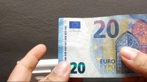 Πλαστά ή Αυθεντικά: Τι πρέπει να προσέχετε στα 20ευρα