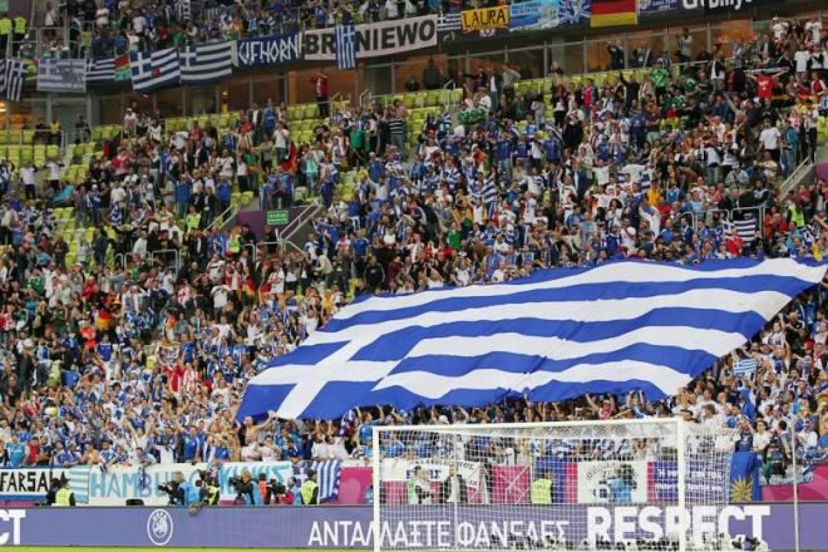 Γιούχα από Έλληνες φιλάθλους στους Γερμανούς στο EURO U19!