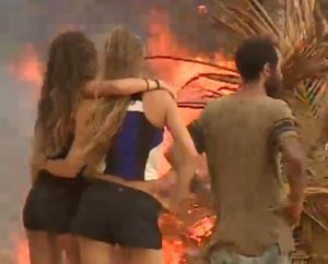 Survivor: Το… έκαψαν το καλυβάκι τους οι Μαχητές (video)