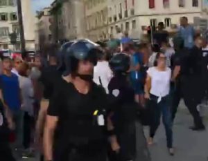 LIVE TV: Πανηγυρισμοί αλλά και σοβαρά επεισόδια στη Μασσαλία (video)