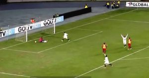 Απίστευτες γκολάρες που… κρύφτηκε η μπάλα (video)
