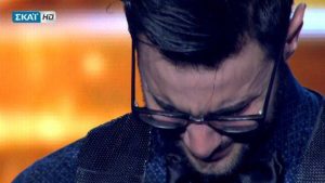 X Factor: Έβαλε τα κλάματα πάνω στη σκηνή ο Ίαν (video)