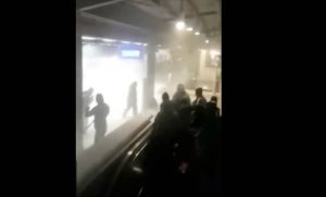 Βίντεο – σοκ από τα επεισόδια μεταξύ των οπαδών της ΑΕΚ και της Μίλαν στον ΗΣΑΠ