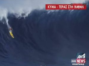 Ο surfer που δάμασε ένα κύμα τέρας (video)