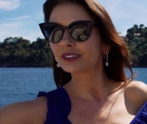 Η Κάθριν Ζέτα Τζόουνς με μπικίνι στην παραλία (photo)