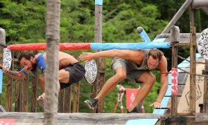 Survivor: Η στιγμή που ο Κατσαούνης χτυπά τον Τάκη (video)