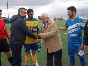 Κισσαμικός: Η στιγμή της βράβευσης του… Εθνικάρα