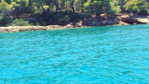 Η Χριστίνα Κολέτσα κολυμπά και το… χαίρεται (Photo)