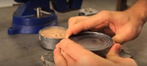 Ανοίξτε κονσέρβες… χωρίς ανοιχτήρι (video)