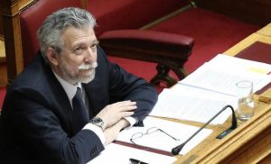 Εκβιασμό της κυβέρνησης από στρατούς προέδρων καταγγέλει ο Κοντονής