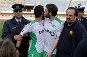 Γιούχτας: Διαμαρτυρίες από Κοτζαμάνη για τη διαιτησία