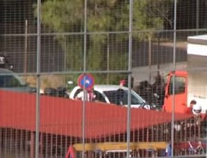 Ξύλο μεταξύ οπαδών Ολυμπιακού – Παναθηναϊκού (video)