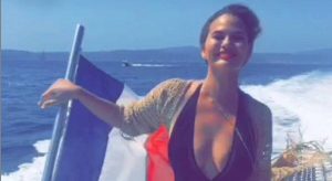 Sexy Mama! Η Κρίσσυ Τάιγκεν ανεβάζει την θερμοκρασία στα ύψη! (photos)