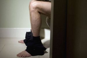 Επικό! Απολύθηκε γιατί αυνανιζόταν και τον άκουγε όλο το γραφείο!