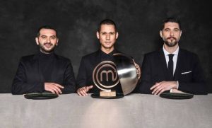 MasterChef Spoiler (17/4): Αυτοί είναι οι 2 παίκτες που μπαίνουν ξανά στο διαγωνισμό μαγειρικής