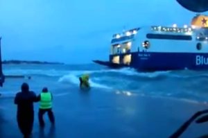 Το Blue Star 2 «δάμασε» τα κύματα στην Κω
