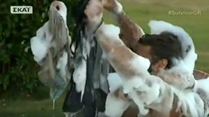 Survivor: Οι Μαχητές… ολόγυμνοι στο τζακούζι (Video)