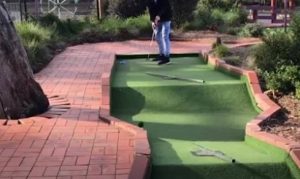Αυτοί είναι οι χειρότεροι παίκτες στο mini golf (video)
