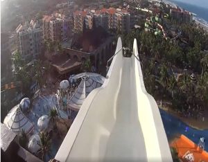 Η νεροτσουλήθρα του… τρόμου! (video)